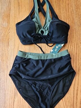 NWT BLOOMING JELLY 2 PC SAGE/BLACK SWIMSUIT SZ S